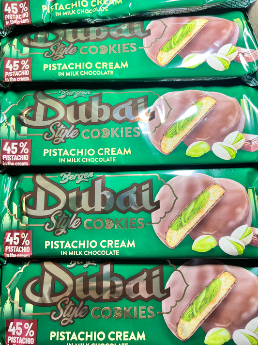 BERGEN –  Biscuit moelleux fourré crème de pistache & enrobé de chocolat au lait